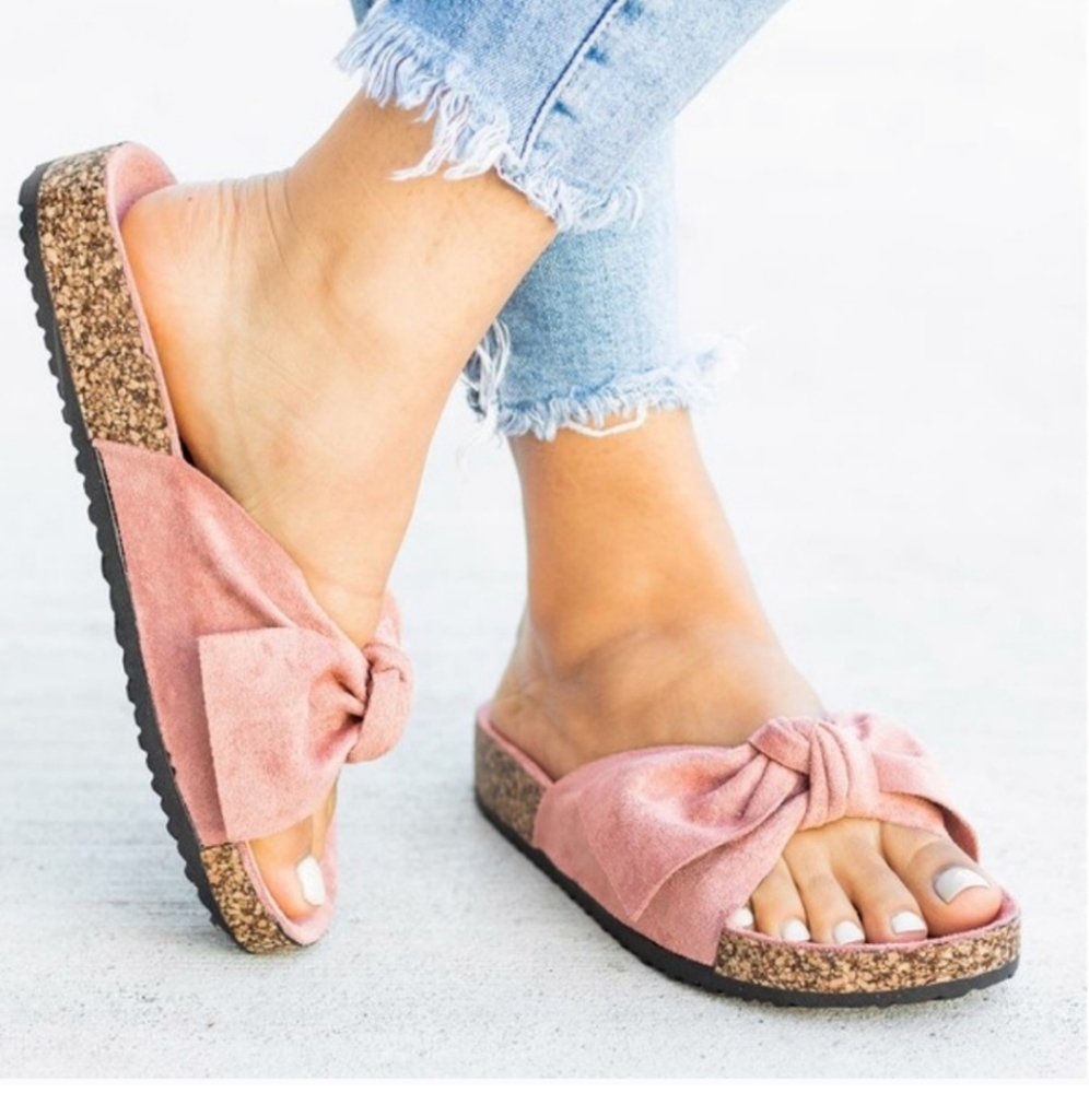 Forever faux suede bow accent sandals mauve 5 1/2